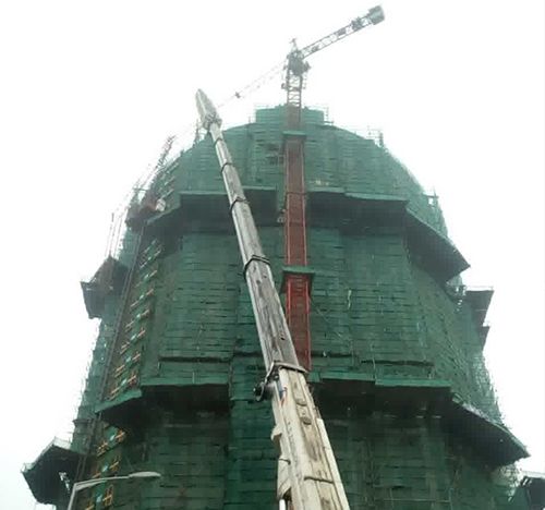 宣汉吊车在工地上作业
